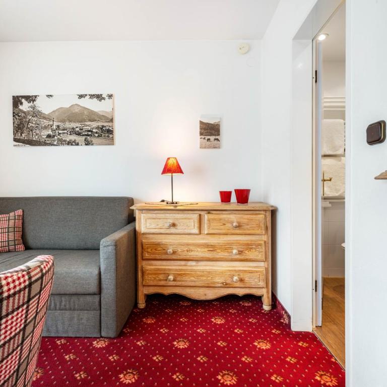 Gästehaus Tanneck mit Hallenbad - Standard Zimmer mit Queensize-Bett - 12