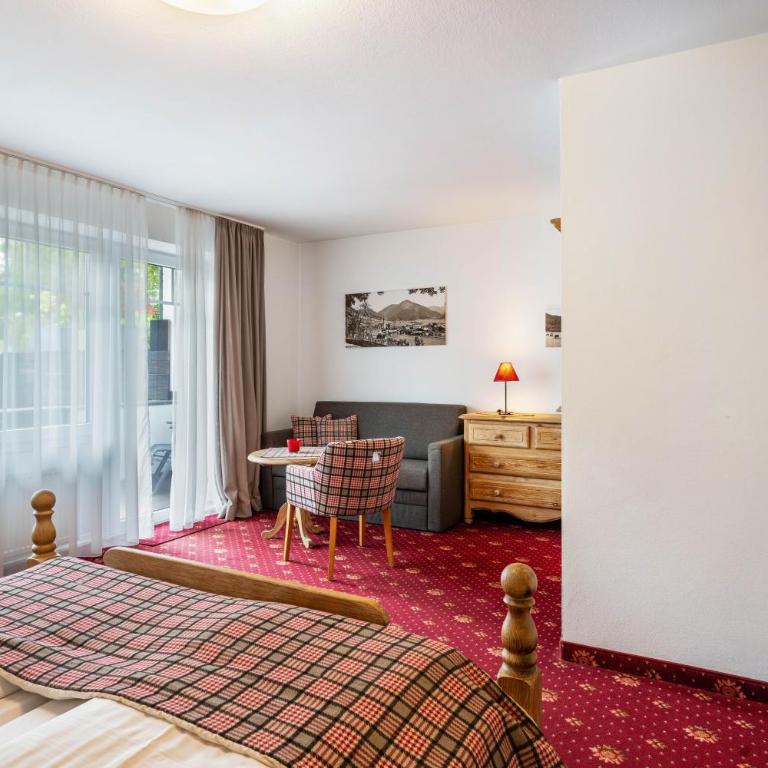 Gästehaus Tanneck mit Hallenbad - Standard Zimmer mit Queensize-Bett - 11