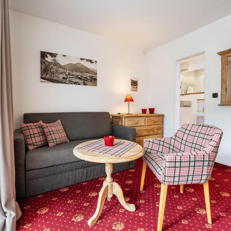 Gästehaus Tanneck mit Hallenbad - Standard Zimmer mit Queensize-Bett - 10