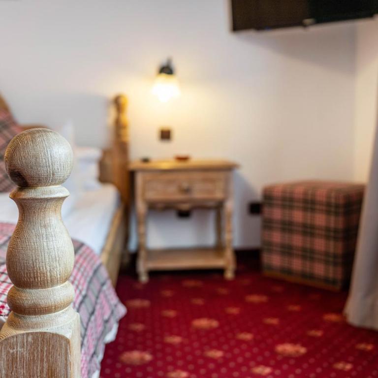 Gästehaus Tanneck mit Hallenbad - Standard Zimmer mit Queensize-Bett - 4