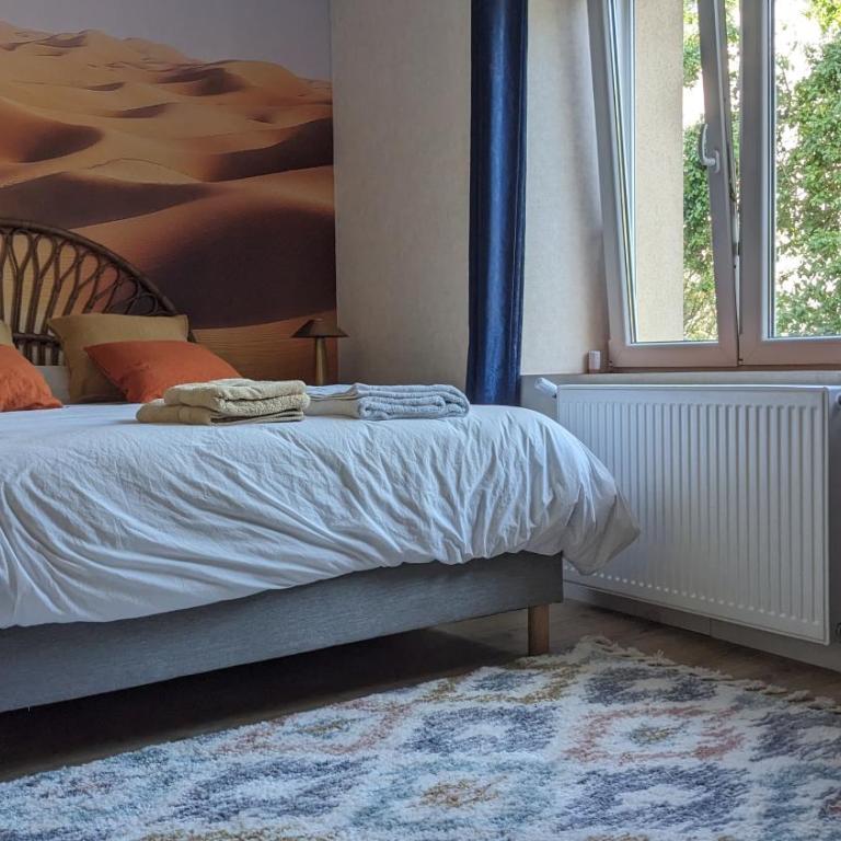 Maison d'hôte, L écrin de la Boudière, Chambre immersive et Spa en option - Chambre Lit Queen-Size - Vue sur Jardin - 3
