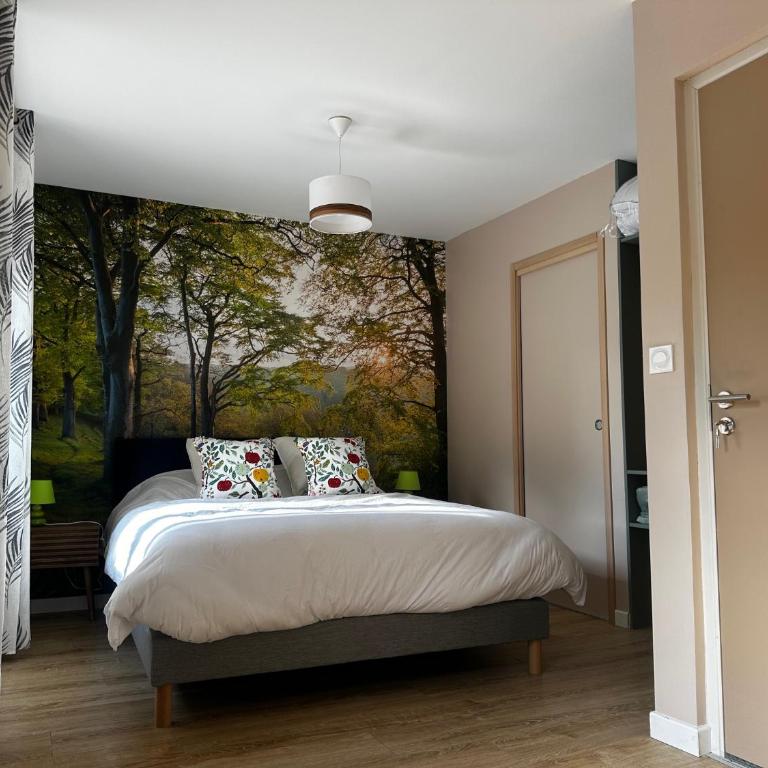 Maison d'hôte, L écrin de la Boudière, Chambre immersive et Spa en option - Chambre Lit King-Size - Vue sur Jardin - 2
