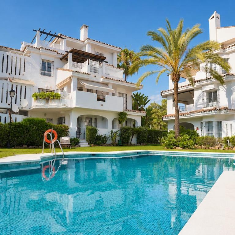 Casa del Mar 2BR Pool Supermarket Close to Puerto Banus and beach - Apartamento de 3 dormitorios - 2