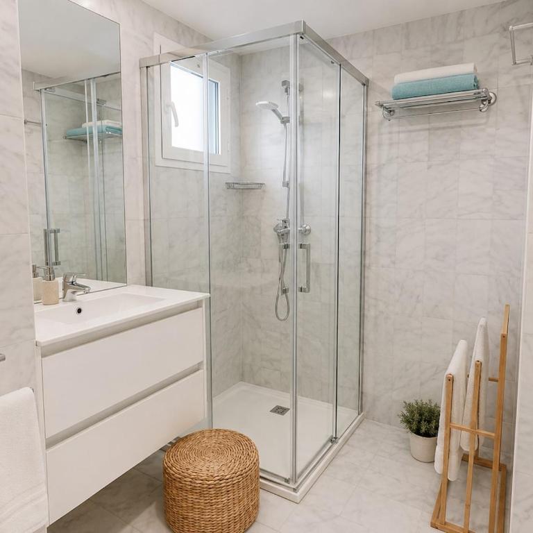 Casa del Mar 2BR Pool Supermarket Close to Puerto Banus and beach - Apartamento de 3 dormitorios - 16