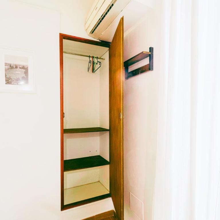 Rooms Steps from Colosseum by Welcome In - Double Room with Balcony - 5