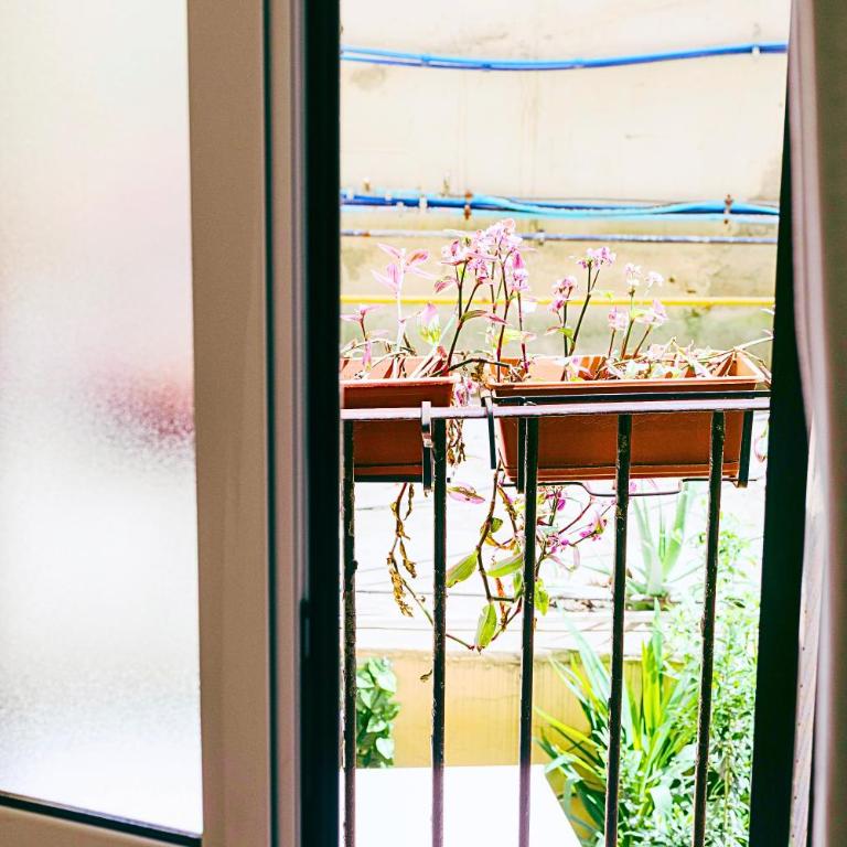 Rooms Steps from Colosseum by Welcome In - Double Room with Balcony - 1