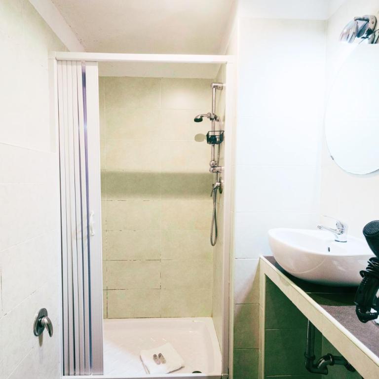 Rooms Steps from Colosseum by Welcome In - Double Room with Balcony - 10