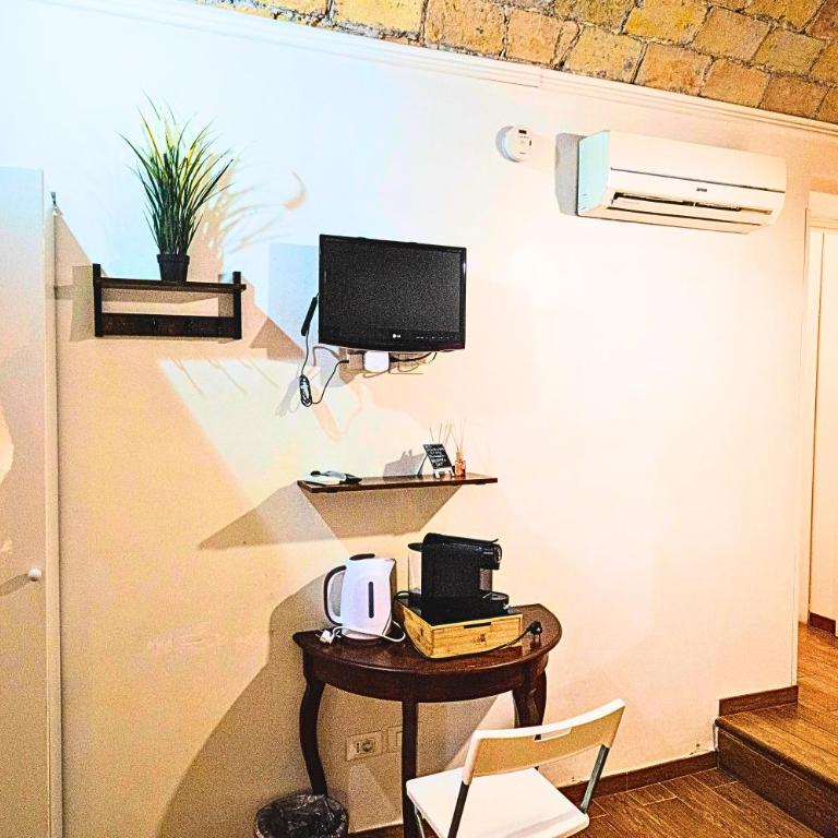 Rooms Steps from Colosseum by Welcome In - Double Room - 5