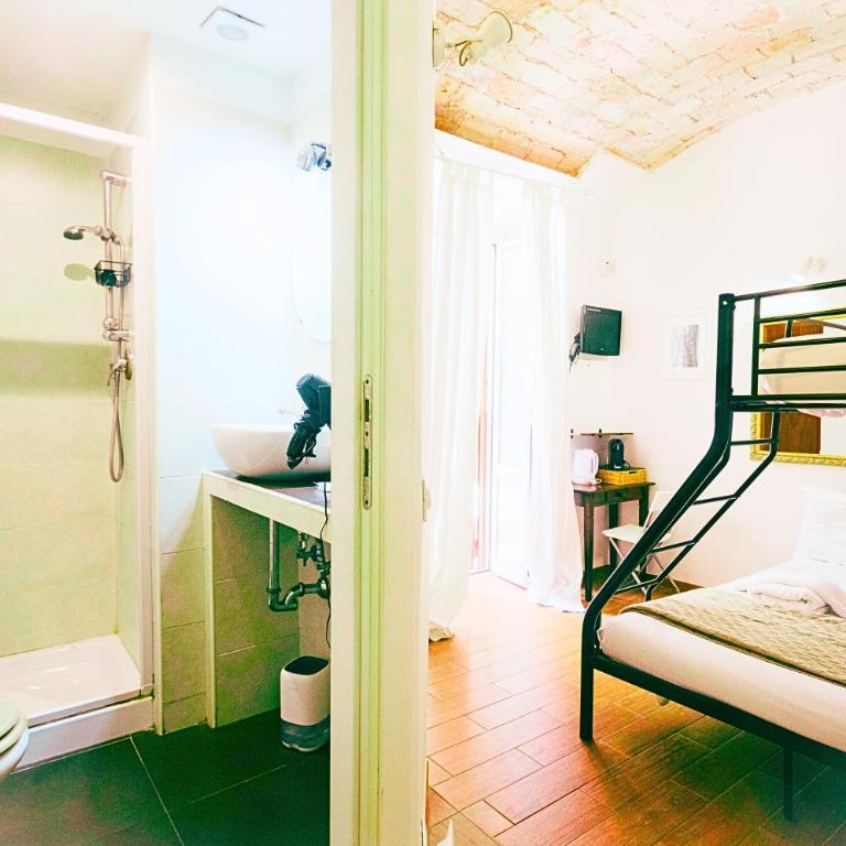 Rooms Steps from Colosseum by Welcome In - Double Room with Balcony - 6