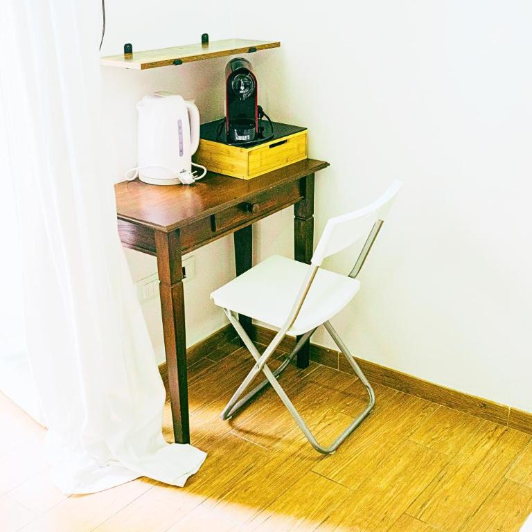 Rooms Steps from Colosseum by Welcome In - Double Room with Balcony - 8