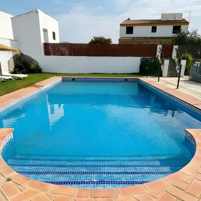 Chalet con piscina privada no permitimos grupos de jovenes - Ferienhaus - 2