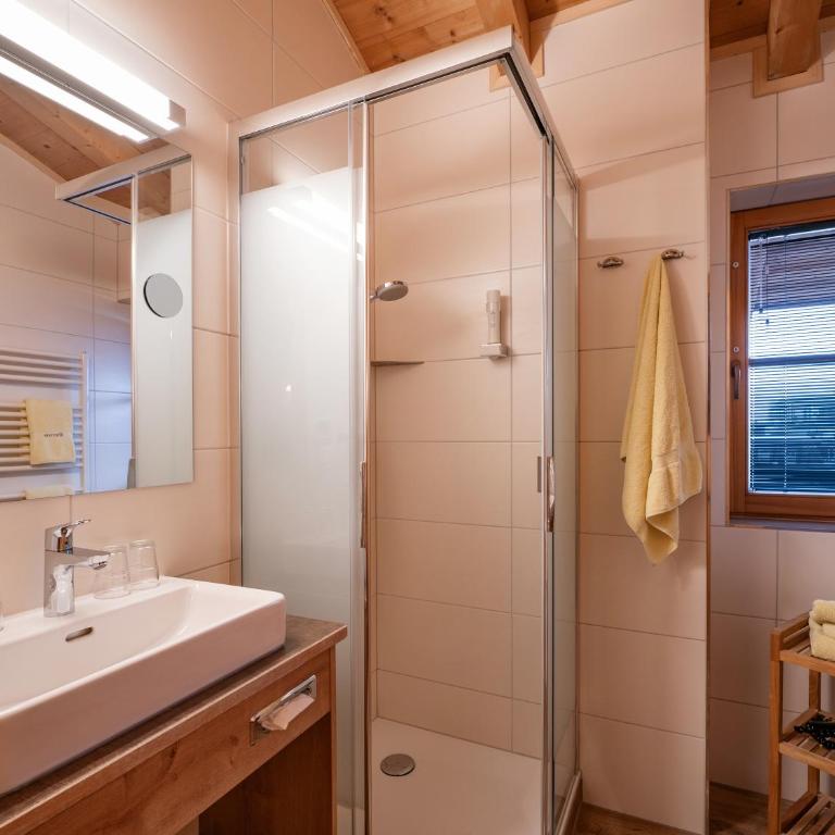 Hotel Theresia Garni - Apartment mit 2 Schlafzimmern und Balkon - 11