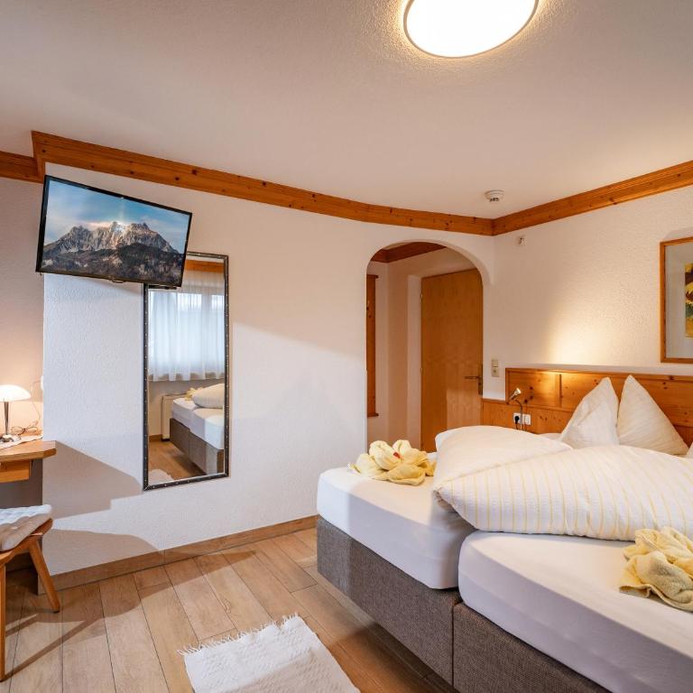 Hotel Theresia Garni - Doppelzimmer mit Balkon - 13
