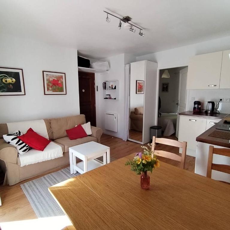 Appartement avec Balcon et Wi-Fi au Centre de Cauterets - FR-1-812-65 - Apartment - 1