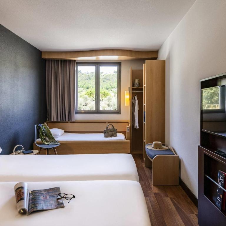IBIS Cannes Mouans Sartoux Piscine parking gratuit - Chambre Standard avec 3 Lits Simples - 3
