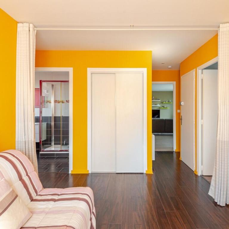 APPARTEMENT SPACIEUX et LUMINEUX AVEC GRAND GARAGE - Appartement 3 Chambres - 3