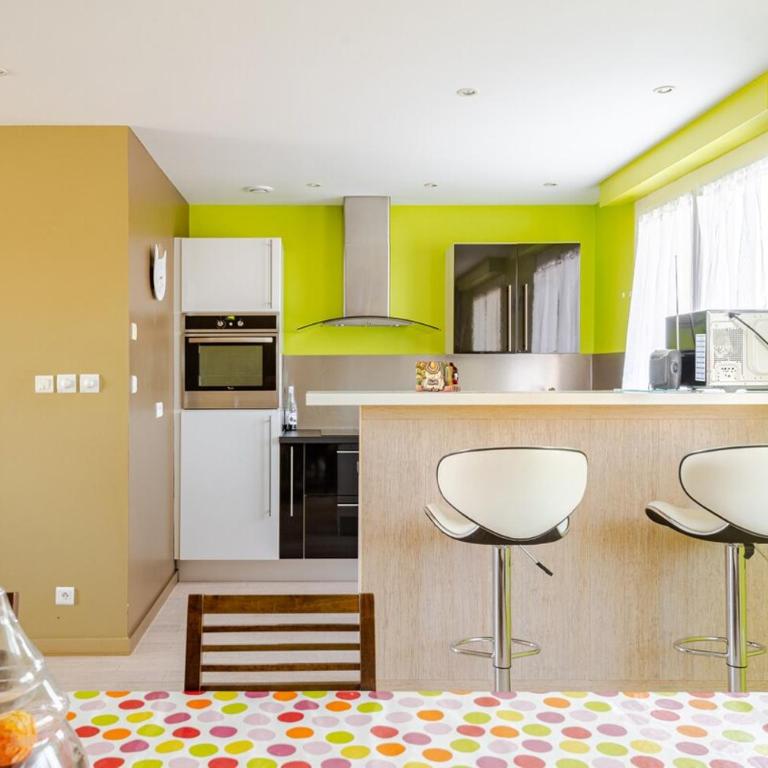 APPARTEMENT SPACIEUX et LUMINEUX AVEC GRAND GARAGE - Appartement 3 Chambres - 8