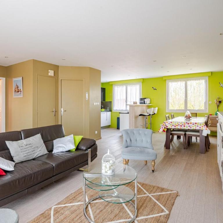 APPARTEMENT SPACIEUX et LUMINEUX AVEC GRAND GARAGE - Appartement 3 Chambres - 25