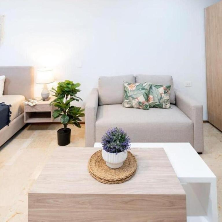 Oceanview Infinity Pool, Steps to 5th Ave & Beach - Studio Rooftop Pool & Gym - 1
