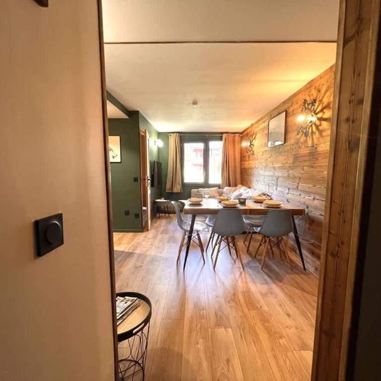 Chalet Détente - Appartement 2 Chambres avec Vue sur la Montagne - 13