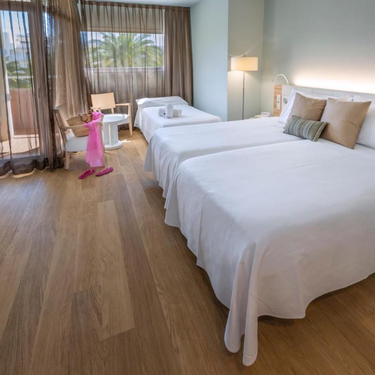 Mònica Hotel - Habitación Triple con vistas al jardín - 2
