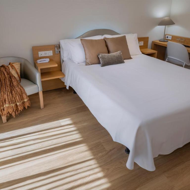 Mònica Hotel - Habitación Doble Económica sin vistas - 1 o 2 camas - 4