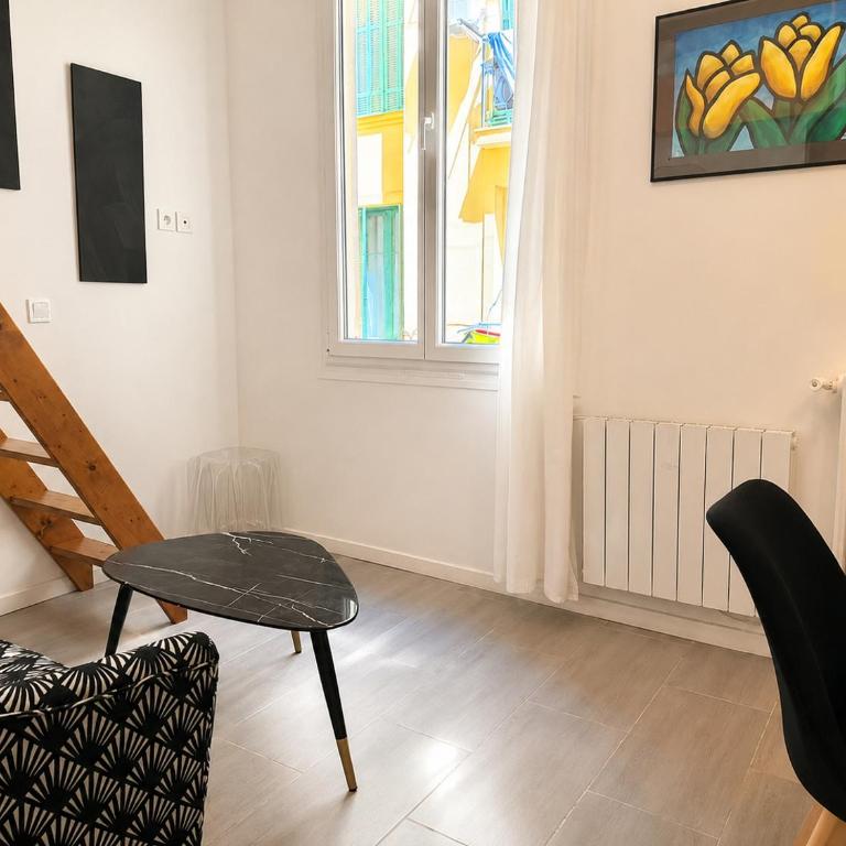 Studio Mezzanine Rénové - Centre Nice, 3 min Gare - Appartement 1 Chambre - 10