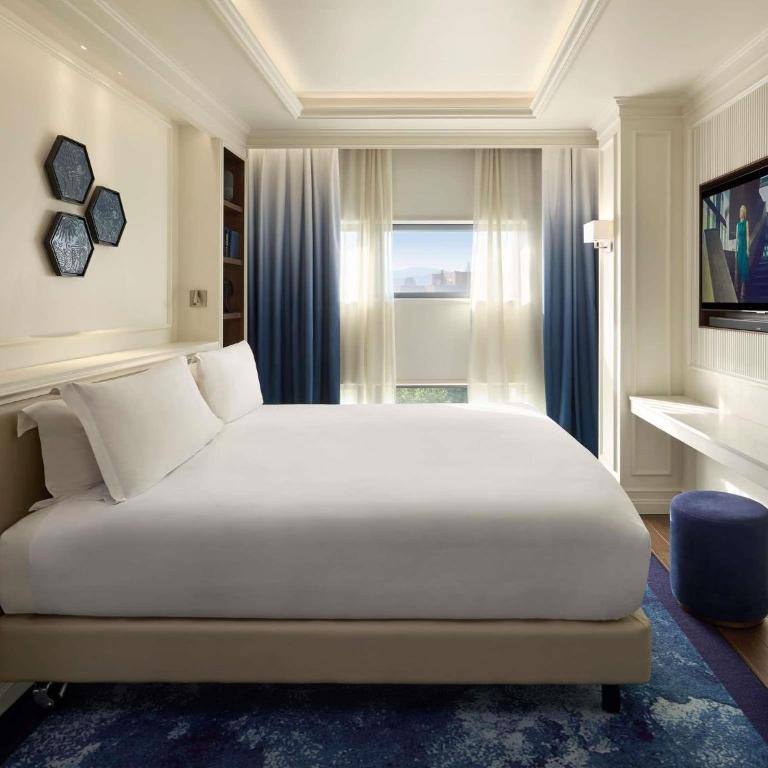 Sofitel Barcelona Skipper - Prestige Suite with City View - 2