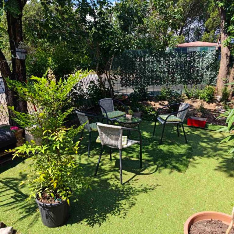 Jela - Spacious Two-Bedroom Apartment near City Center with Free Parking & Wi-Fi - Apartman sa 2 Spavaće Sobe - 12