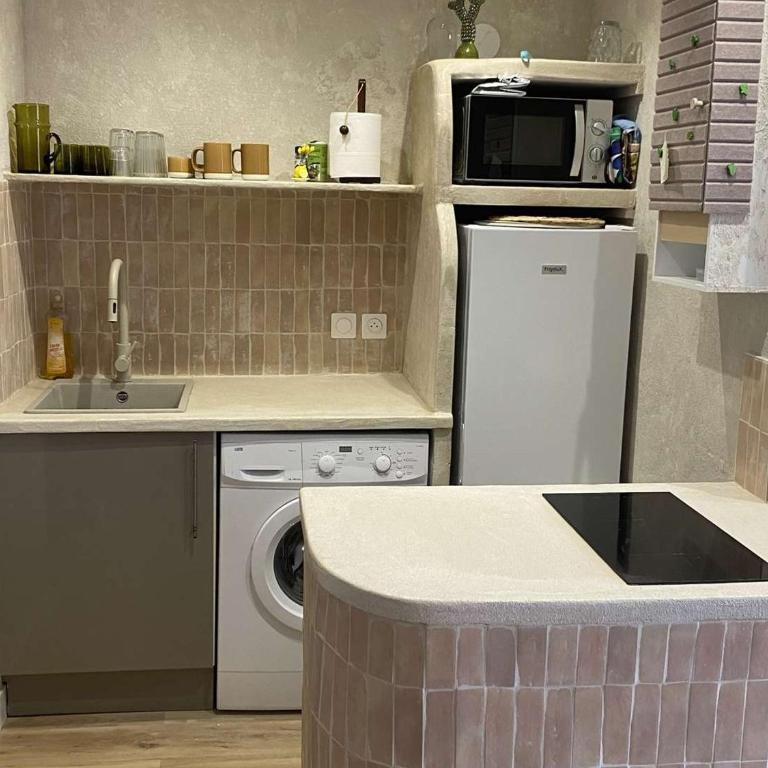Charmant T2 avec Jardinet, Parking Privé, à 150m de la Plage – Sud, 4 Pers. - FR-1-701-68 - Apartment - 2