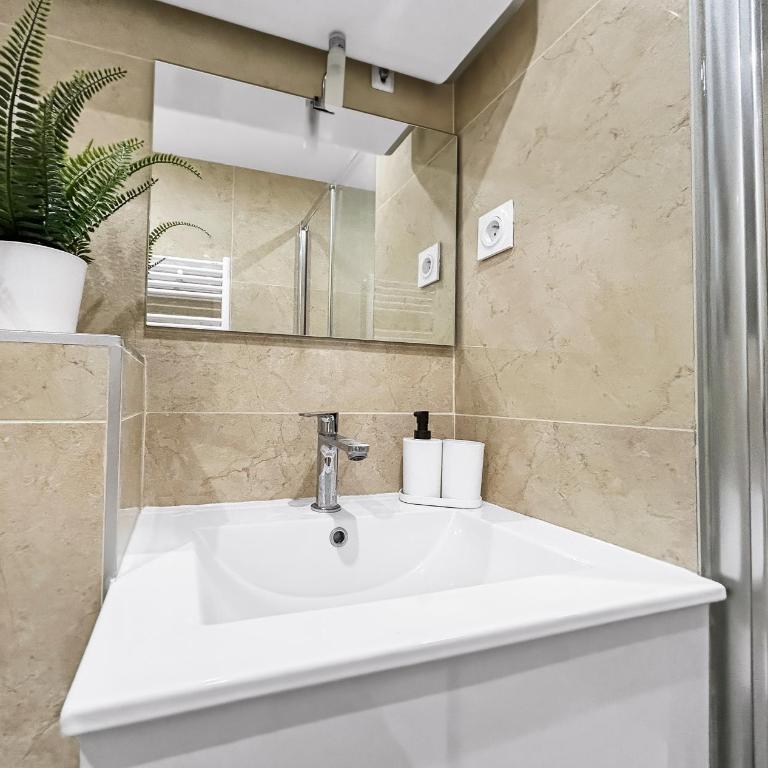 T2, moderne, balcon avec vue mer et parking privé - Apartment mit 1 Schlafzimmer - 23