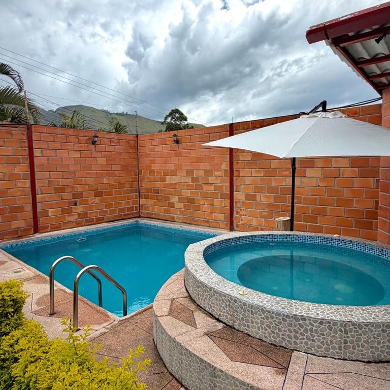Casa vacacional privada con piscina y jacuzzi - Casa de 3 dormitorios - 1