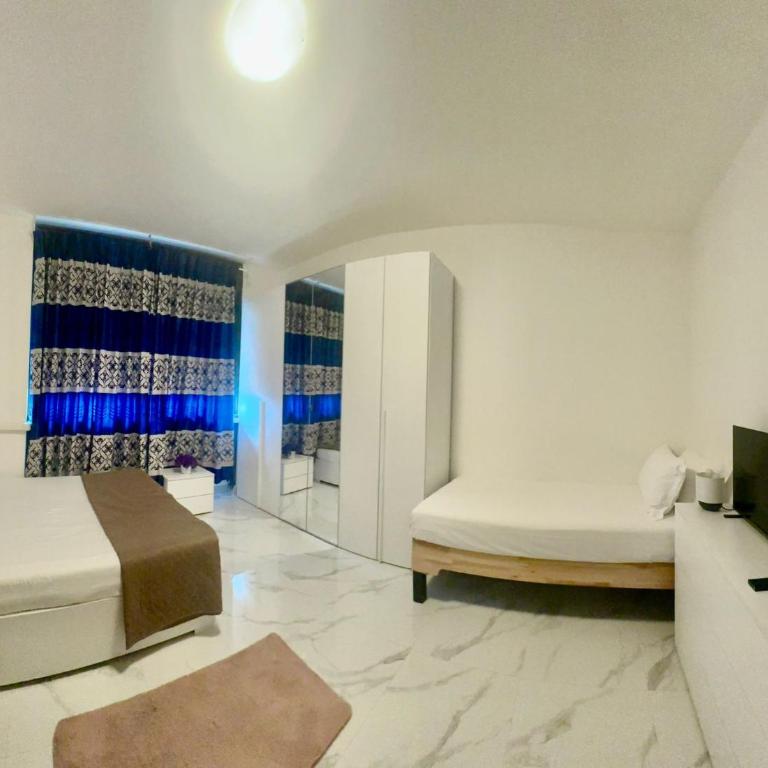 Venice Night 11 - Camera Tripla con Bagno Privato - 5