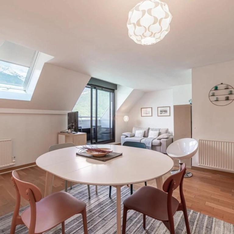 Balcon sur le lac charmant T3 avec vue spectaculaire - Appartement - 11
