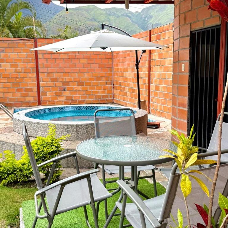 Casa vacacional privada con piscina y jacuzzi - Casa de 3 dormitorios - 10