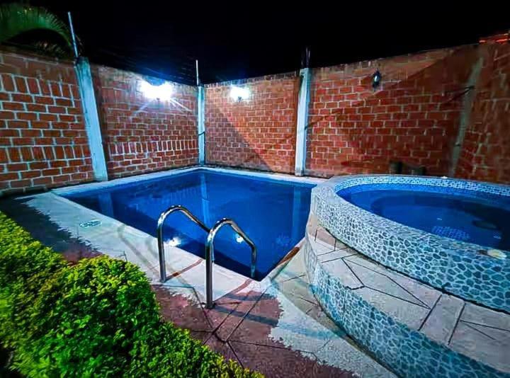 Casa vacacional privada con piscina y jacuzzi - Casa de 3 dormitorios - 25
