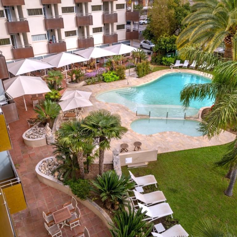 Mònica Hotel - Habitación Doble con vistas al jardín - 2 camas - 2