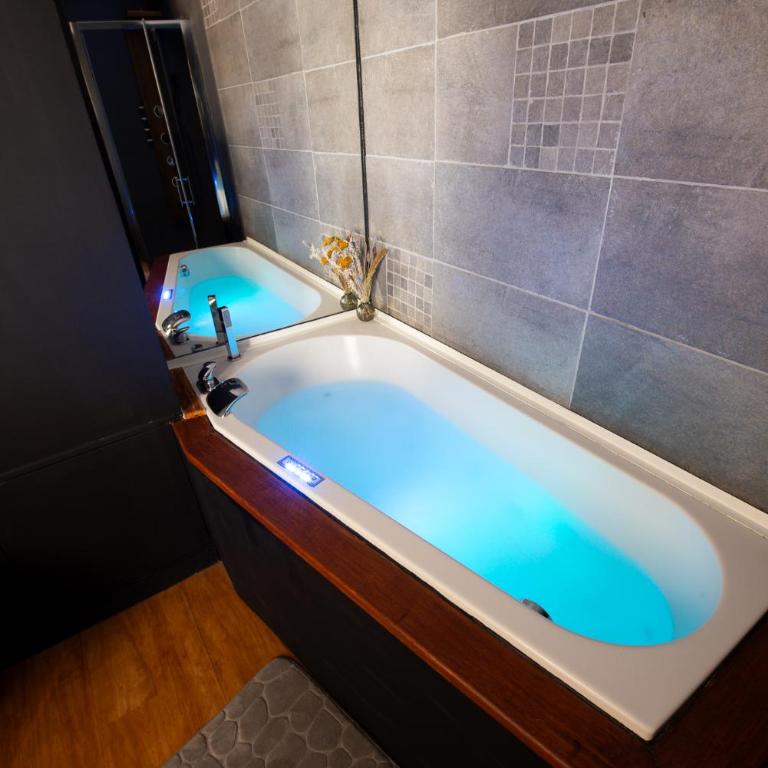 Suite Lyséa - Balnéothérapie au Coeur d'Annecy - Suite-Apartment - 7