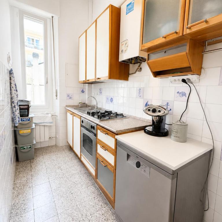 In centro sul mare - 2 camere e balcone - 5 posti letto - Two-Bedroom Apartment - 5