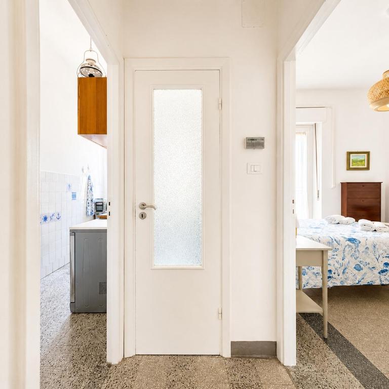 In centro sul mare - 2 camere e balcone - 5 posti letto - Two-Bedroom Apartment - 16