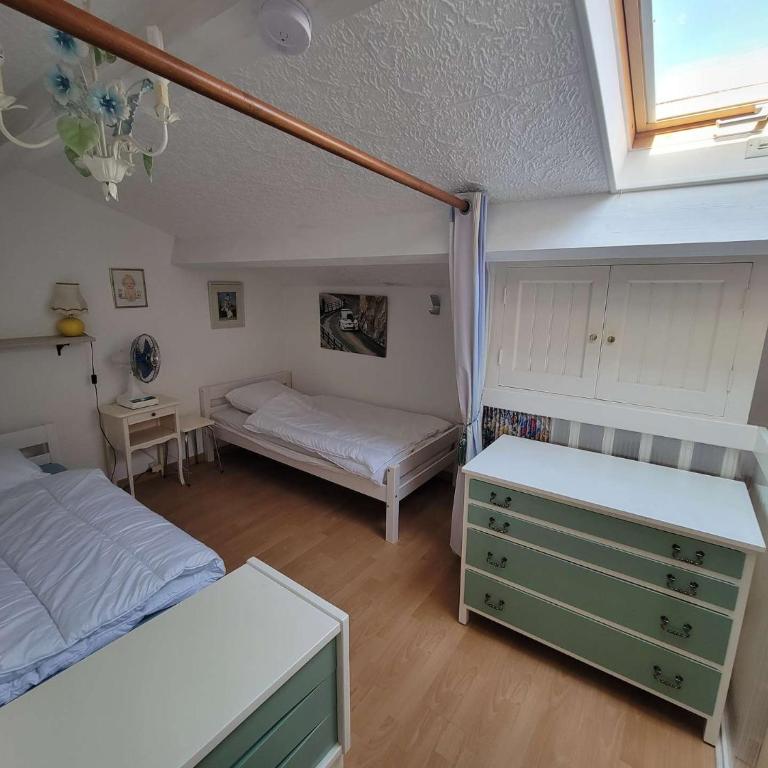 Maison de vacances 6 couchages, 2 chambres, mezzanine, wifi, 100m de la plage residence Le Village de la Mer LRVM26 - Ferienhaus mit 3 Schlafzimmern - 6