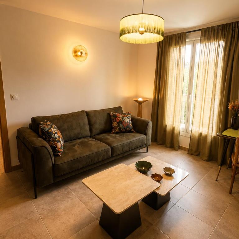 Superbe Appartement - Centre Calvi - Parking privé - Appartement 1 Chambre - 24