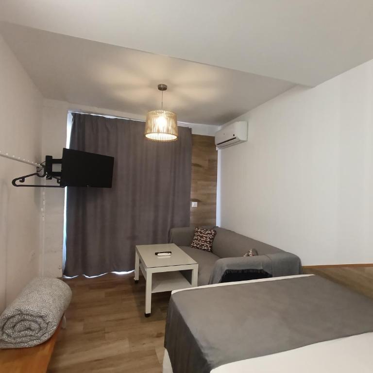 "Estudio con balcón" A 9 min en metro del centro de Sevilla - Apartamento de 1 dormitorio - 3