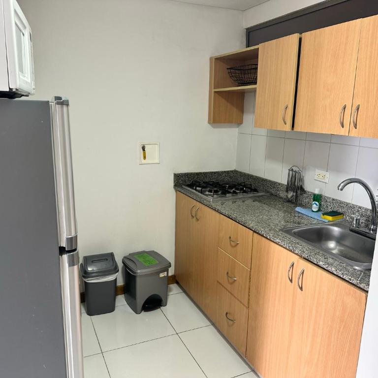 Amoblados Medellin Poblado Patio Bonito - Apartamento Estudio con balcón - 1