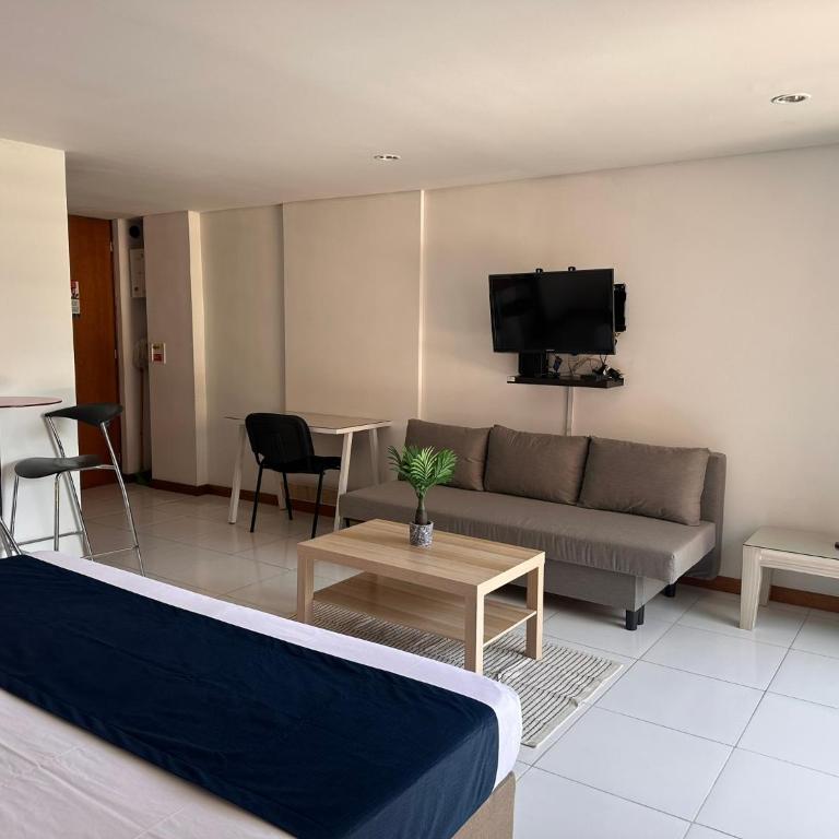 Amoblados Medellin Poblado Patio Bonito - Apartamento Estudio con balcón - 4