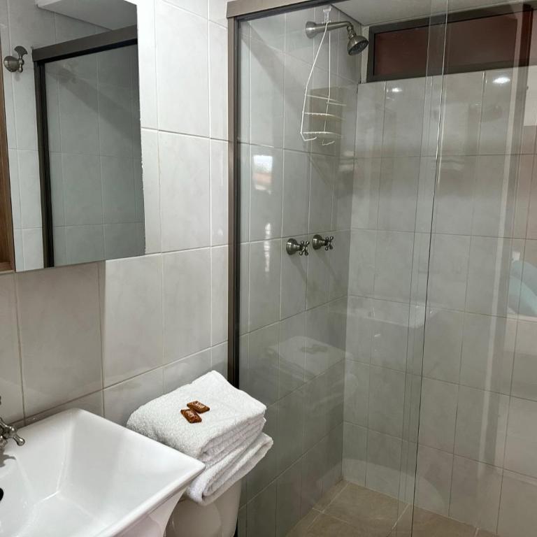 Amoblados Medellin Poblado Patio Bonito - Apartamento Estudio con balcón - 3