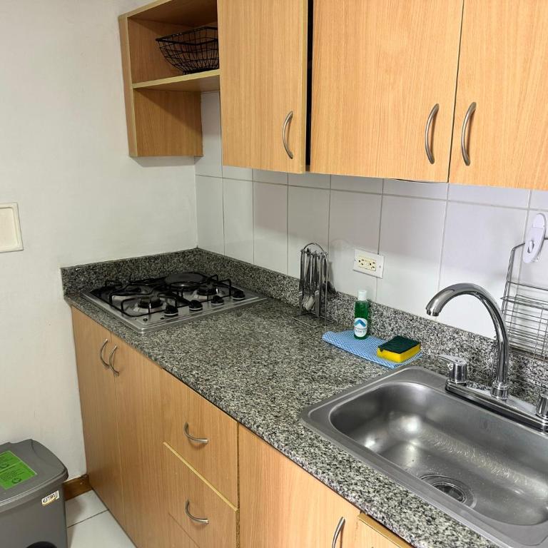 Amoblados Medellin Poblado Patio Bonito - Apartamento Estudio con balcón - 9