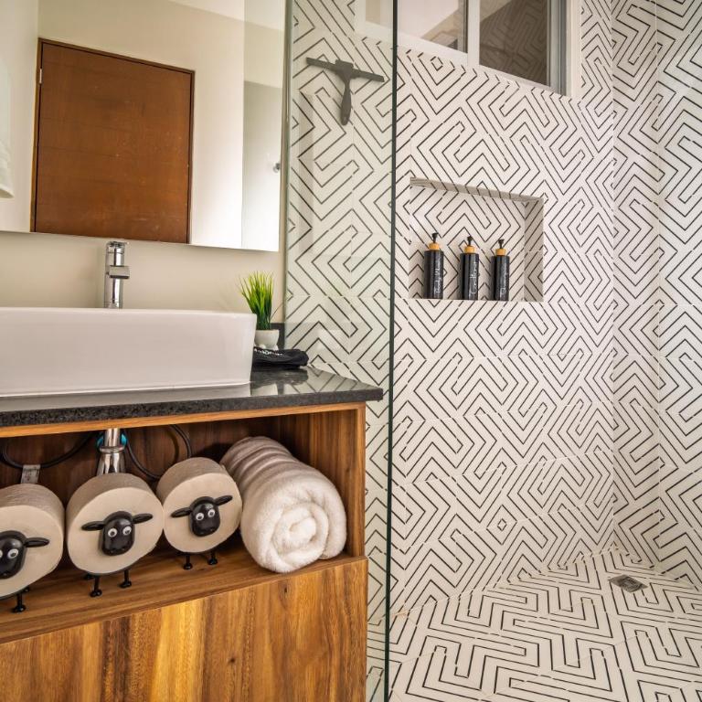 Moderno con diseño de autor en Areka Tower - Two-Bedroom Apartment with Balcony - 22