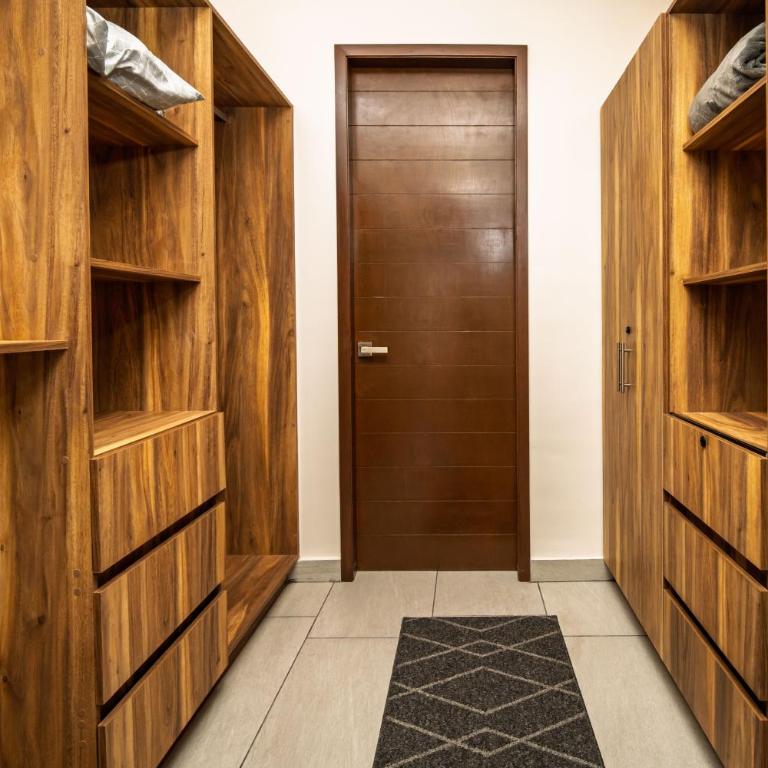 Moderno con diseño de autor en Areka Tower - Two-Bedroom Apartment with Balcony - 20