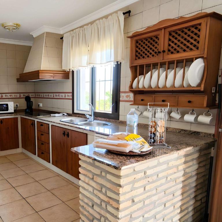 Chalet con piscina y jardin privado No aceptamos grupos de jovenes - Casa Vacanze - 4